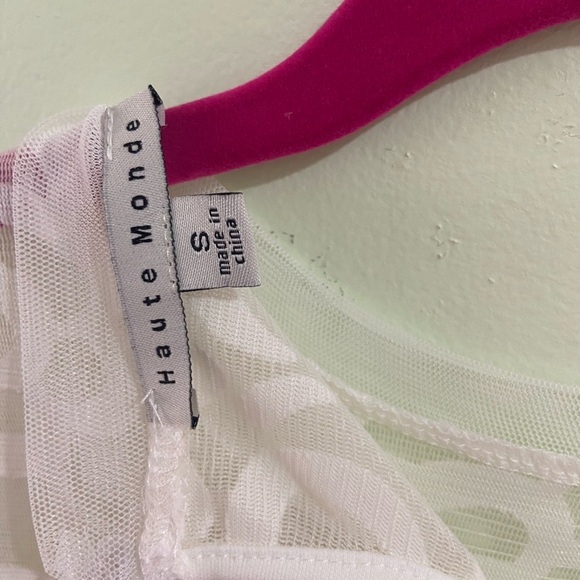 5/$30 White mesh top blouse ❤️ - Picture 2 of 3